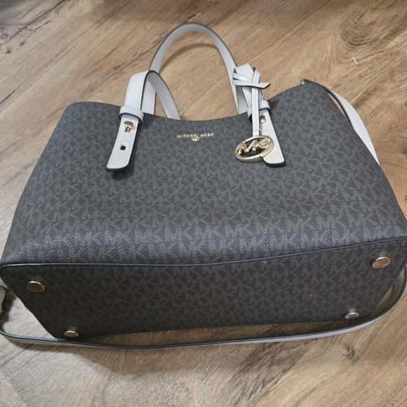 Michael Kors Medium Tote - Picture 6 of 16